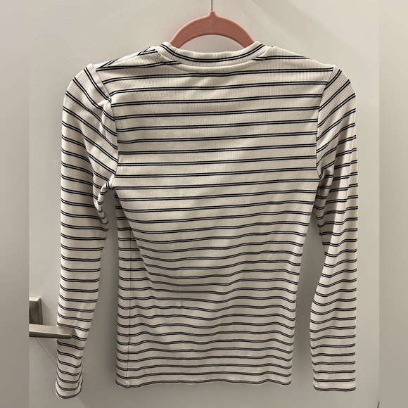 THYME MATERNITY
 Long Sleeve top - Picture 6 of 6